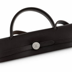 Hermers' popular herbag 31cm is designed to be inspired by saddle bags. The body of the bag is made of canvas, and the inseam, shoulder straps and handle are made of leather. The appearance is very si