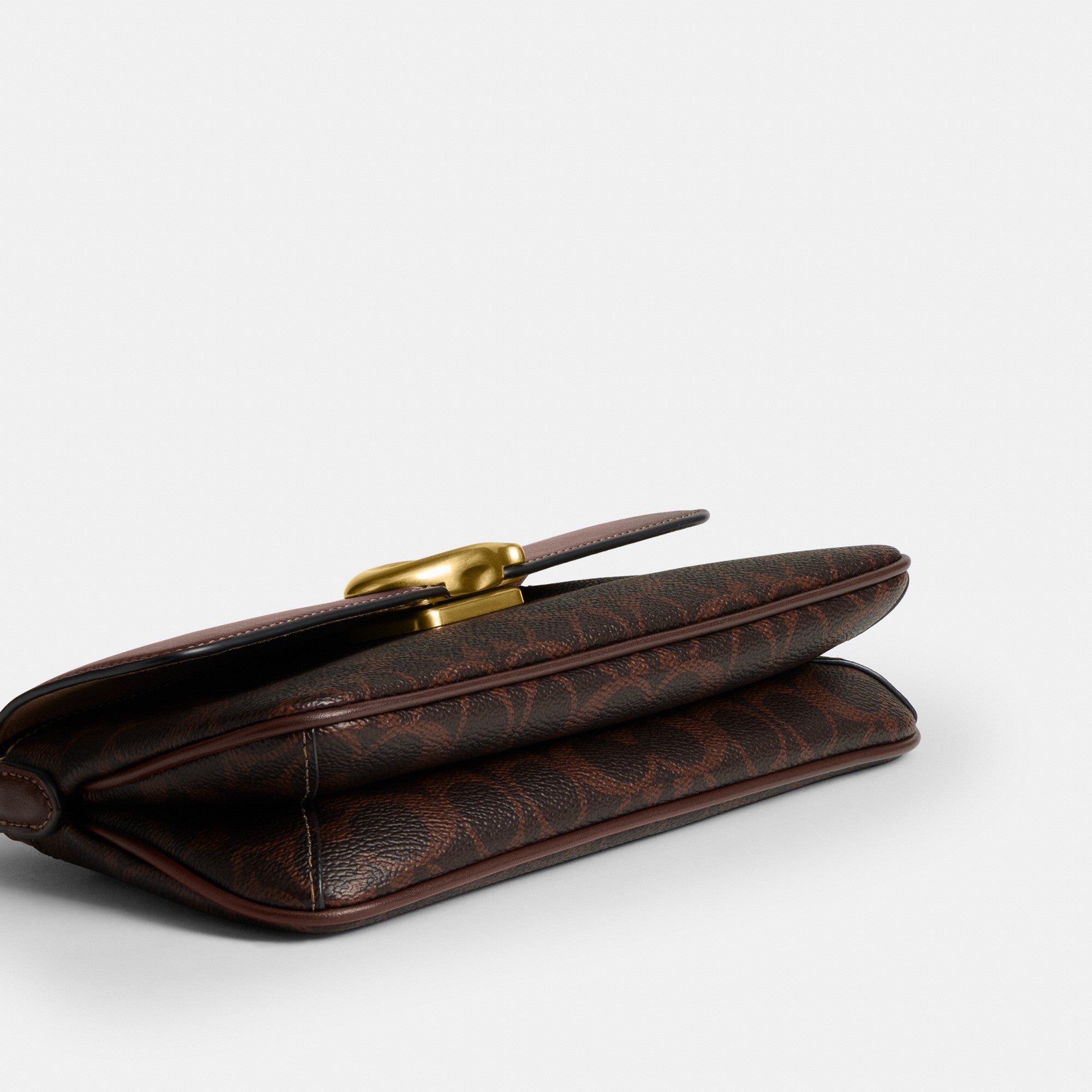 Jet Shoulder Bag In Signature Canvas